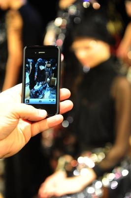 bHow to Delete Photo Albums on an iPhone