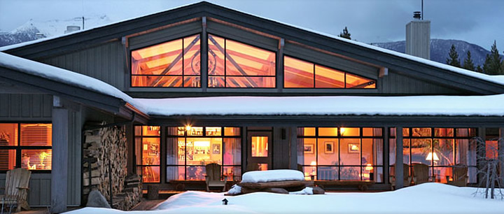 CMH Heli-Skiing Valemount Lodge