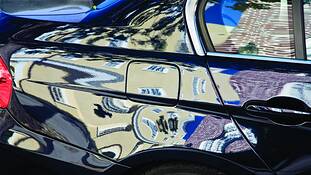 Car_with_reflections