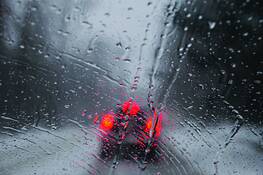 Car_in_snowstorm