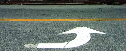 Arrow_and_yellow_line