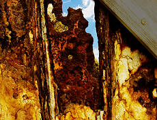 Sea_wall_of_rust