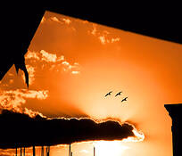 Under_the_boat_sunset