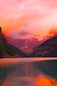 Dawn_at_lake_louise