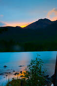 Wilderness_lake_at_sunrise