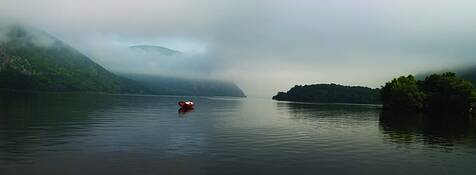 Boat_on_the_hudson