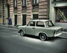 Woman_and_trabant