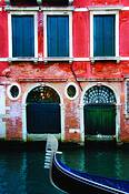 Arched_doors_and_gondola