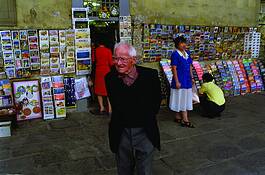 Elderly_tourist