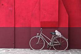 Bicycle_red_wall
