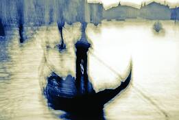 Gondoliers_grand_canal