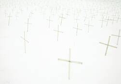 Crosses_in_the_snow