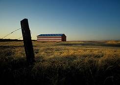 Flag_barn