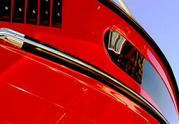 Red_under_boat