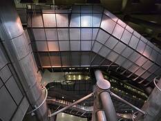 Tube_station_2
