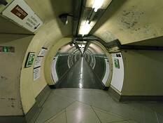 Tube_station_3