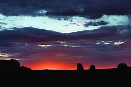 Monument_valley_sunrise_ii