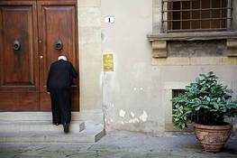 Priest_and_door