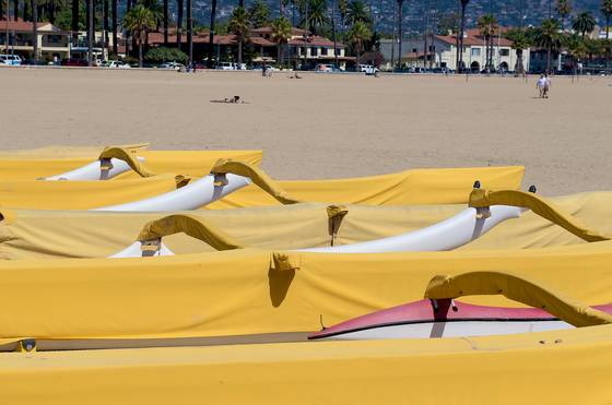 Boats_on_the_beach
