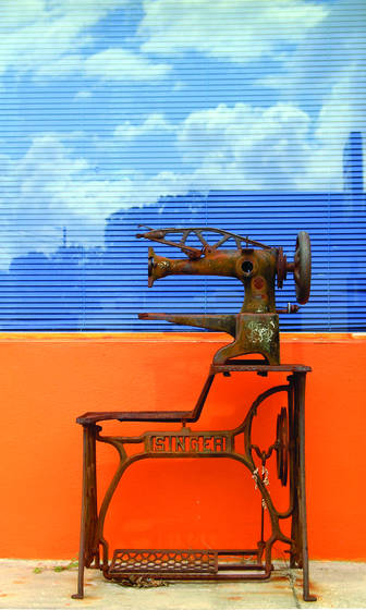 Old_sewing_machine