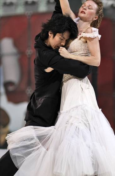 Two_dancers