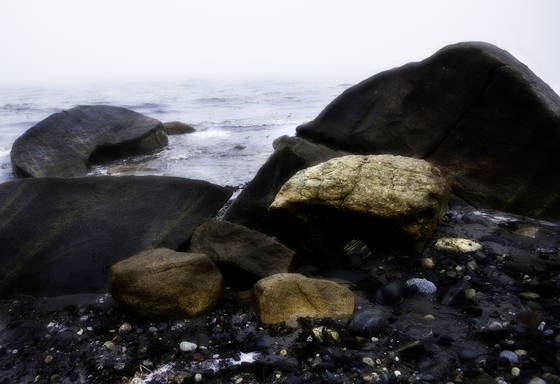 Rocks_on_rye_beach