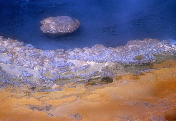 Solitary_geyser