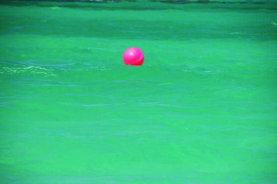 Ball_in_water
