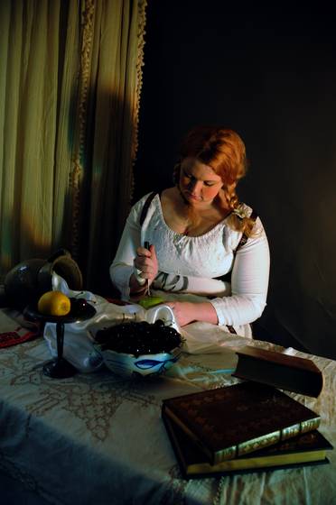 Heidi_with_a_knife
