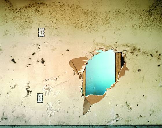 Bedroom_with_blue_hole