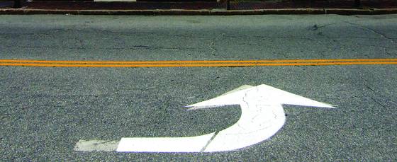 Arrow_and_yellow_line