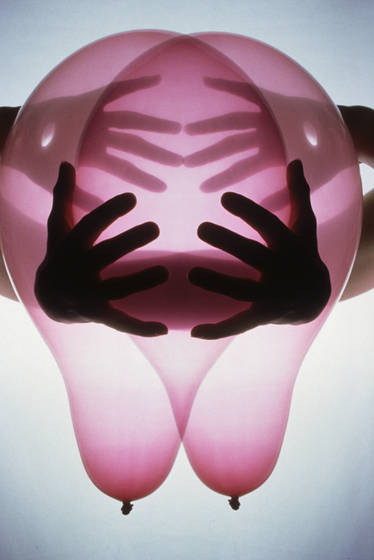 Hands_and_balloon