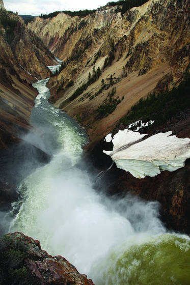 Falls_with_snow-berg