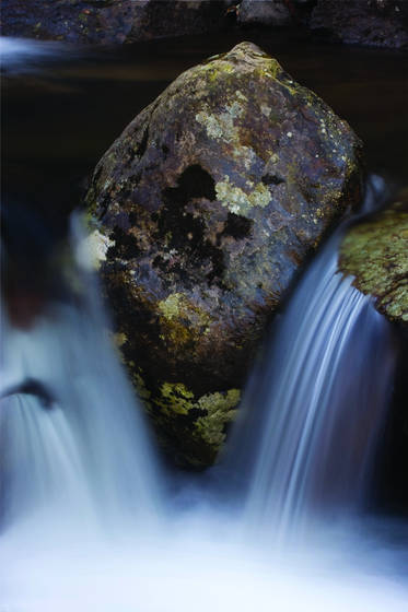 Stone_and_water_2