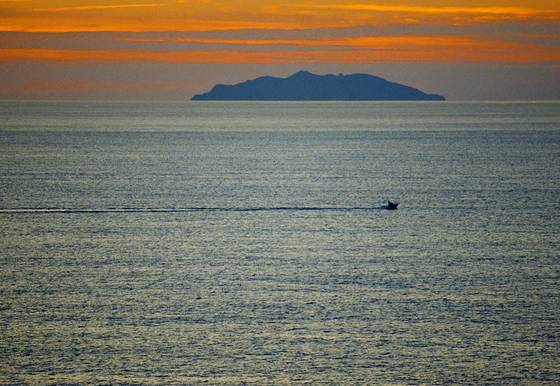 Boat_and_gorgona