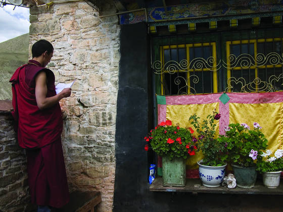 Monk_and_letter
