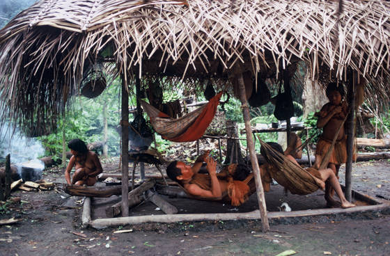 Yaguas_in_hut