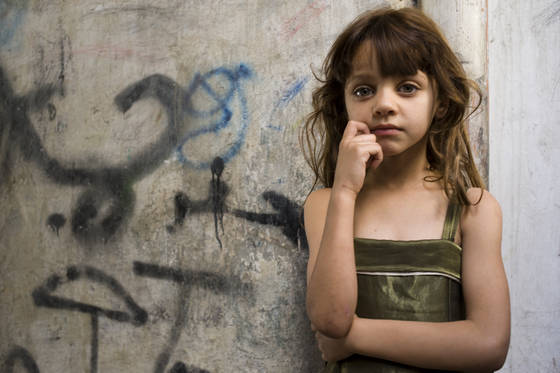 Girl_in_alley