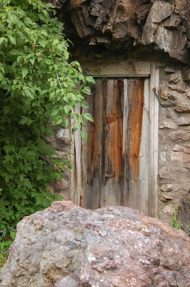 Mine_shaft_door