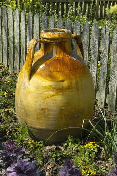 Ocher_olive_jar