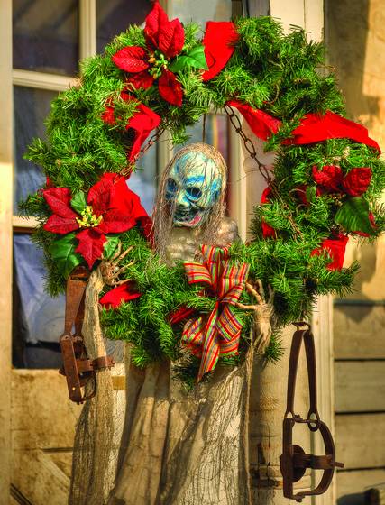 Dignity_village_holiday_wreath
