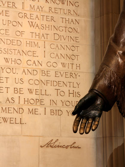 Abraham_lincoln_at_national_cathedral