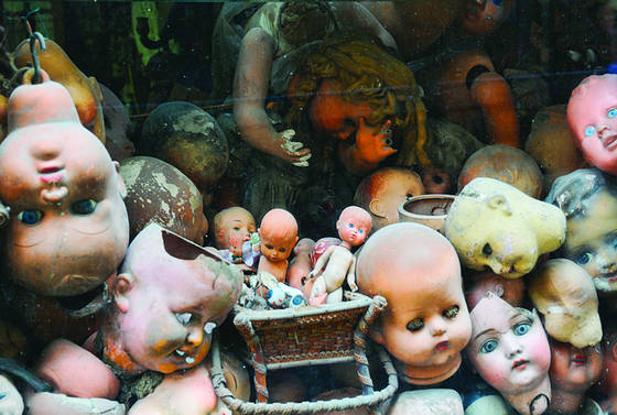 Broken_dolls