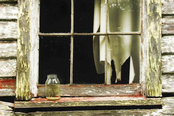 Jar_on_window_sill
