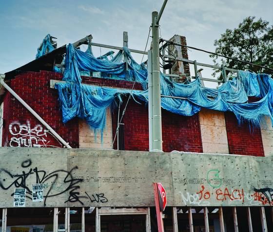 Blue_tarps