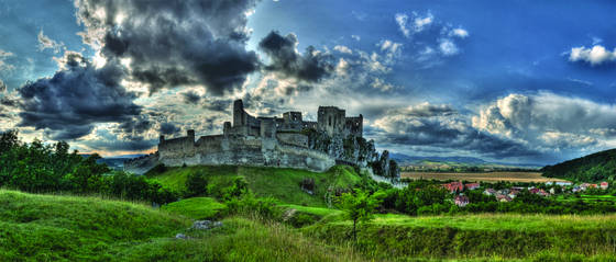 Ruins_of_beckov_castle