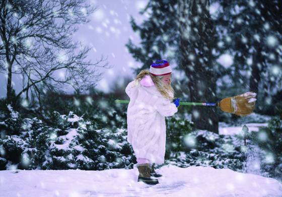 Girl_in_snowstorm