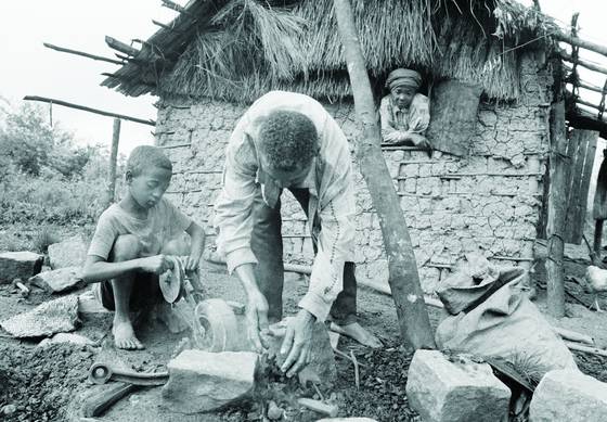 Preparing_to_make_gravel_by_hand