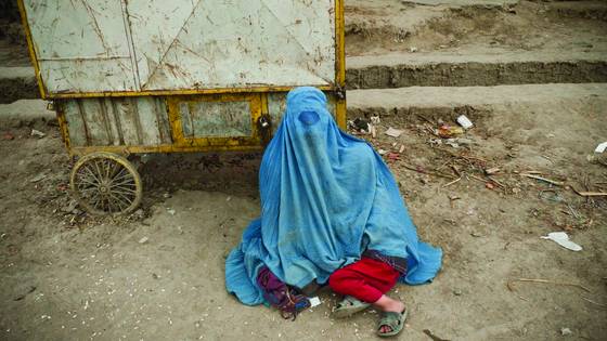 Afghan_mother_and_child