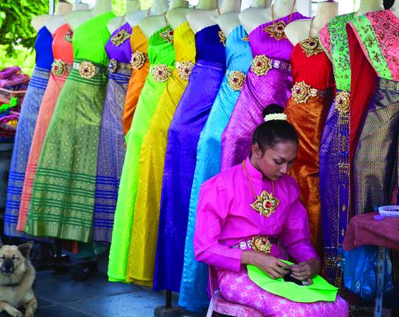 Sewing_dresses
